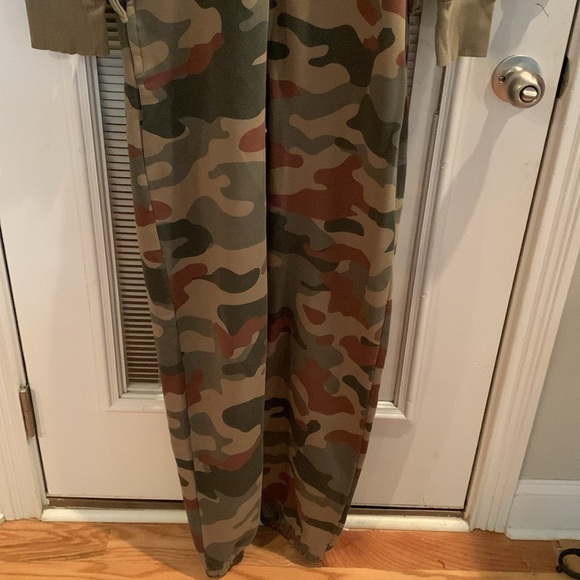 OnePiece Jumpsuit- camo - medium - full/single zipper - Picture 6 of 8
